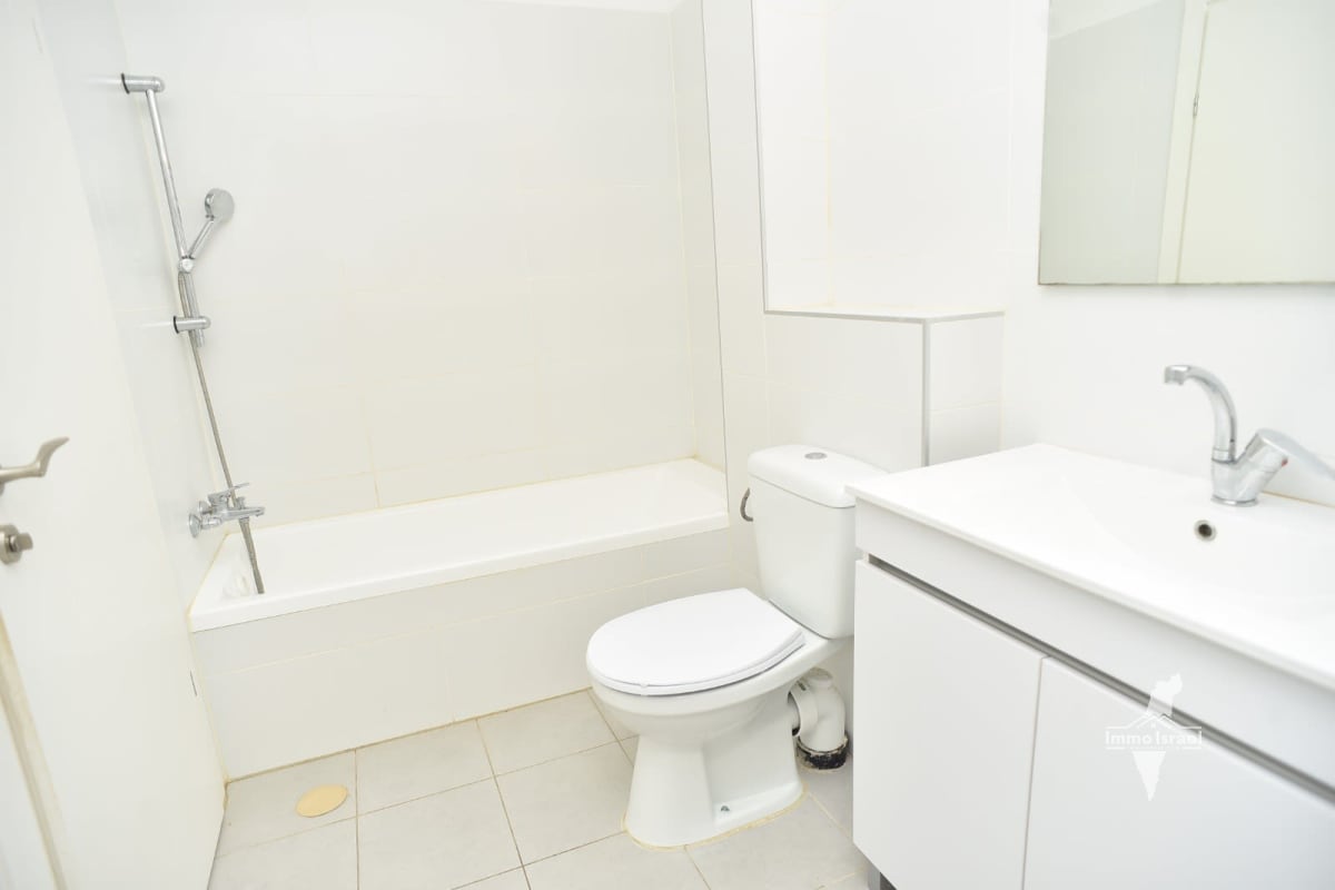 6-Room Duplex for Sale on Sarah Aharonson Street, Gedera