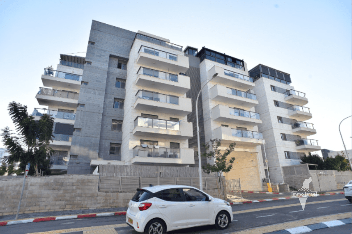 6-Room Duplex for Sale on Sarah Aharonson Street, Gedera