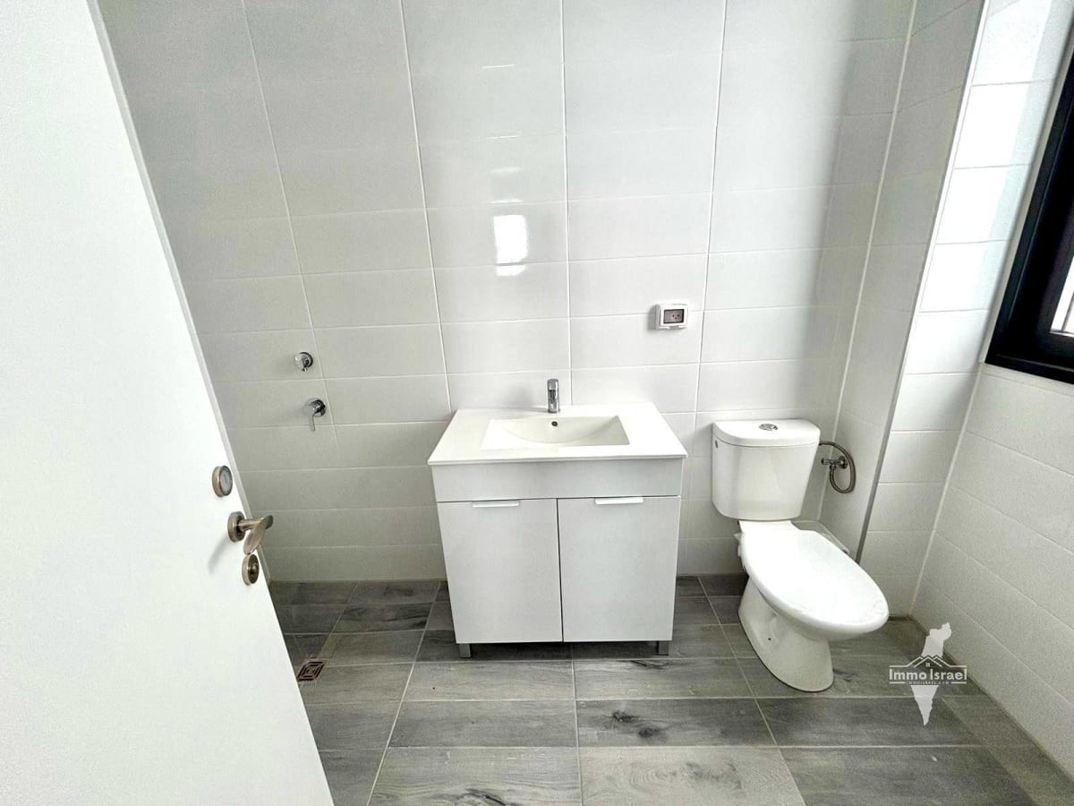 6-Room Apartment for Sale on Ha-Bikurim Street, Netanya