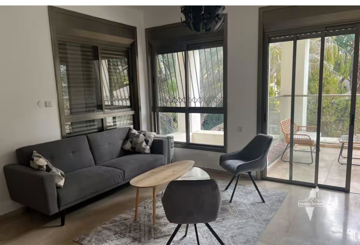 4.5-Room Apartment for Rent on Maze Street, Tel Aviv