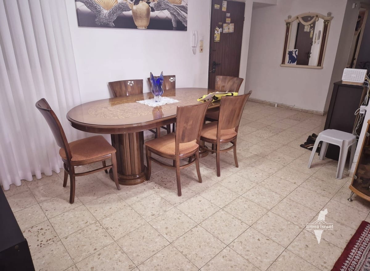 5-Room Apartment for Sale on Max Nordau Street, Bat Yam