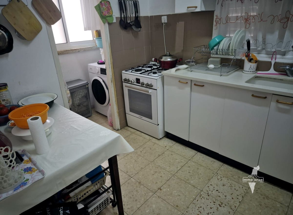 5-Room Apartment for Sale on Max Nordau Street, Bat Yam