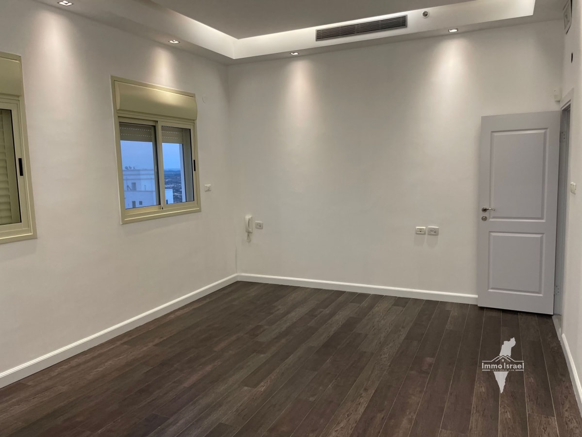 5-Room Penthouse for Sale in Rova Tet Zayin, Ashdod