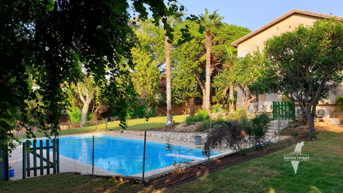6-Room Private Home for Sale on Ha-Kidma Street, Herzliya Pituach