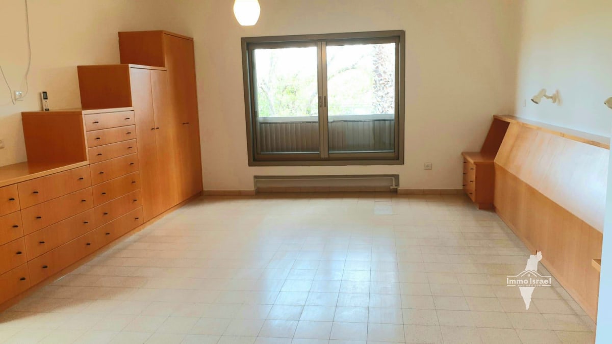 6-Room Private Home for Sale on Ha-Kidma Street, Herzliya Pituach