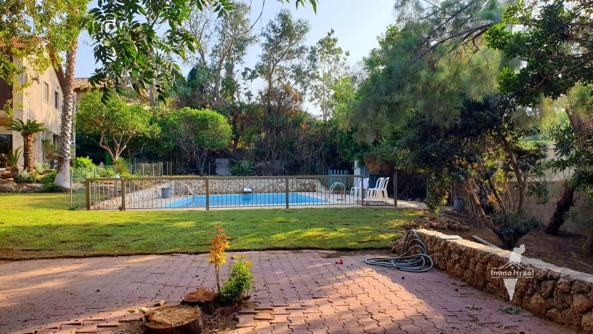 6-Room Private Home for Sale on Ha-Kidma Street, Herzliya Pituach