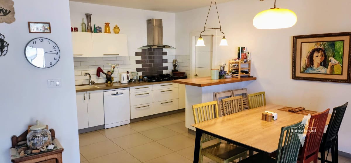 5-Room Apartment for Sale on HaYain Road, Ashkelon