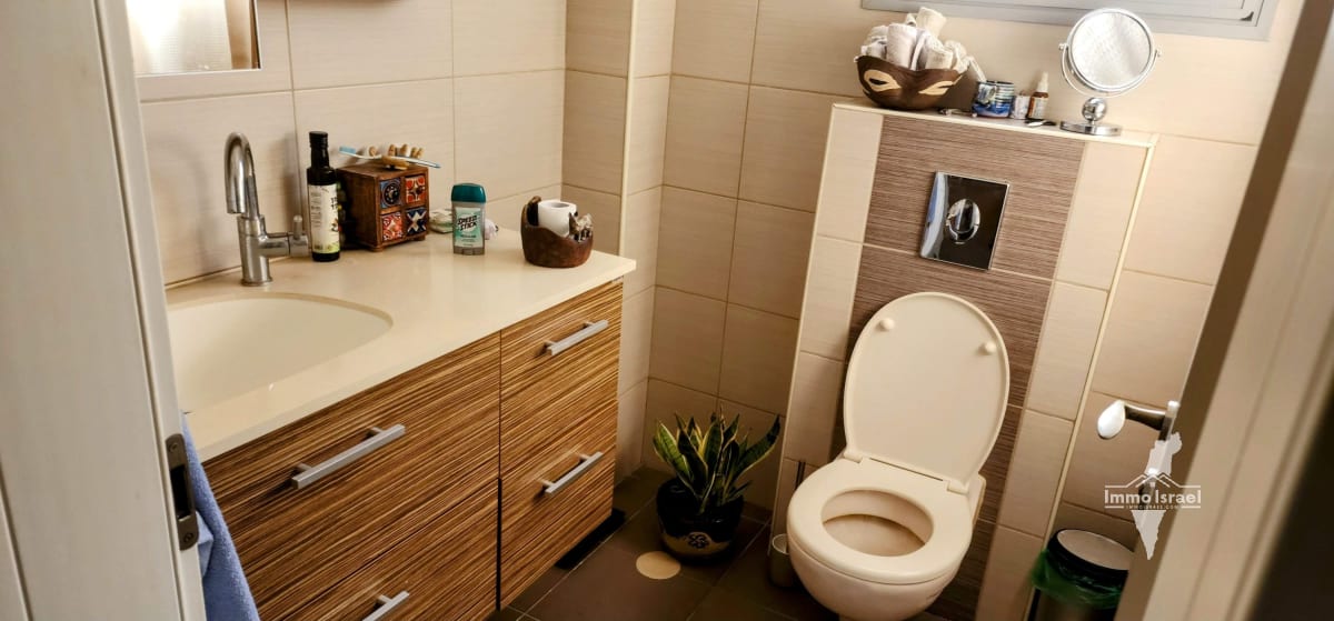 5-Room Apartment for Sale on HaYain Road, Ashkelon