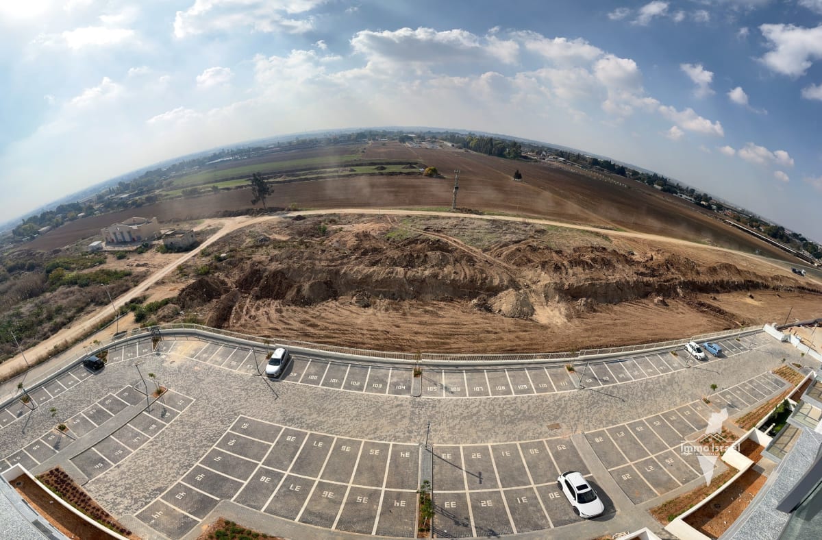 4-Room Apartment for Sale on Harav Mordechai Eliyahu Street, Kiryat Malakhi