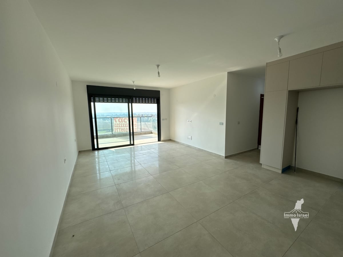 4-Room Apartment for Sale on Harav Mordechai Eliyahu Street, Kiryat Malakhi
