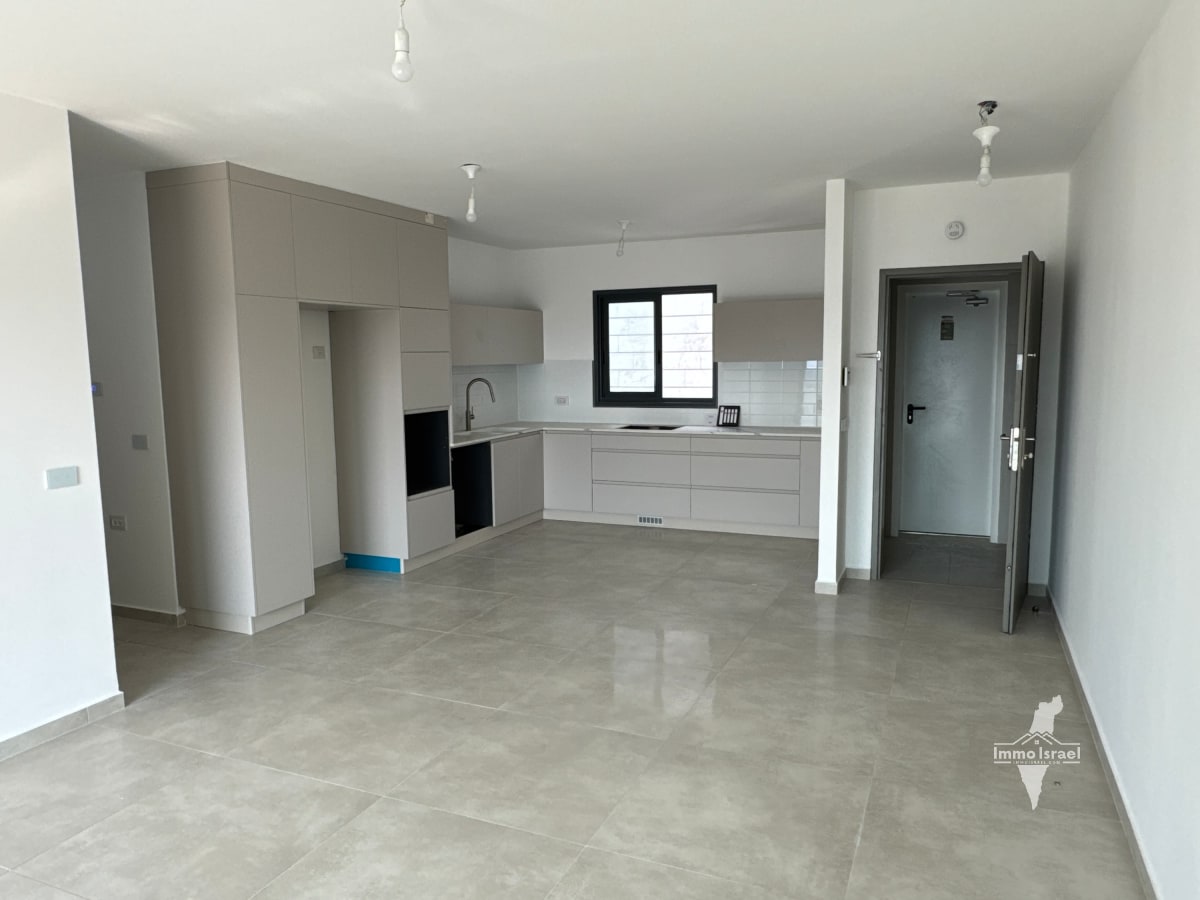 4-Room Apartment for Sale on Harav Mordechai Eliyahu Street, Kiryat Malakhi