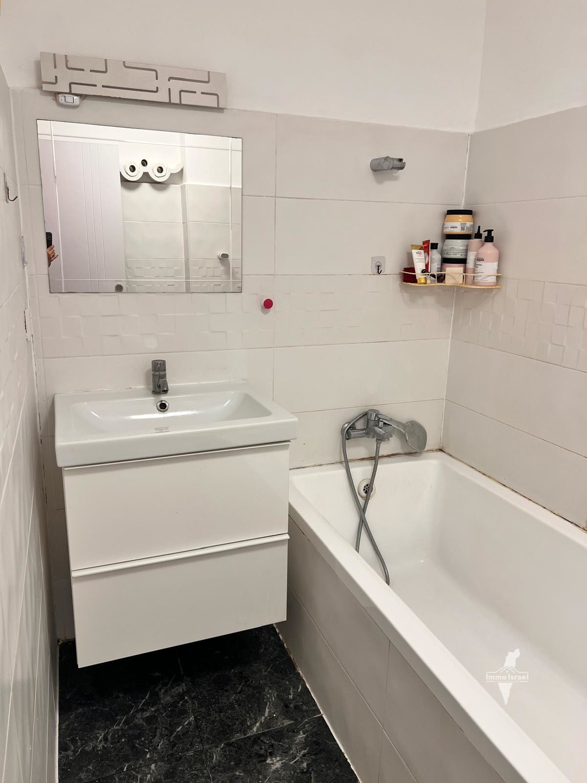 3.5-Room Apartment for Sale on Shalom Ash Street, Tel Aviv