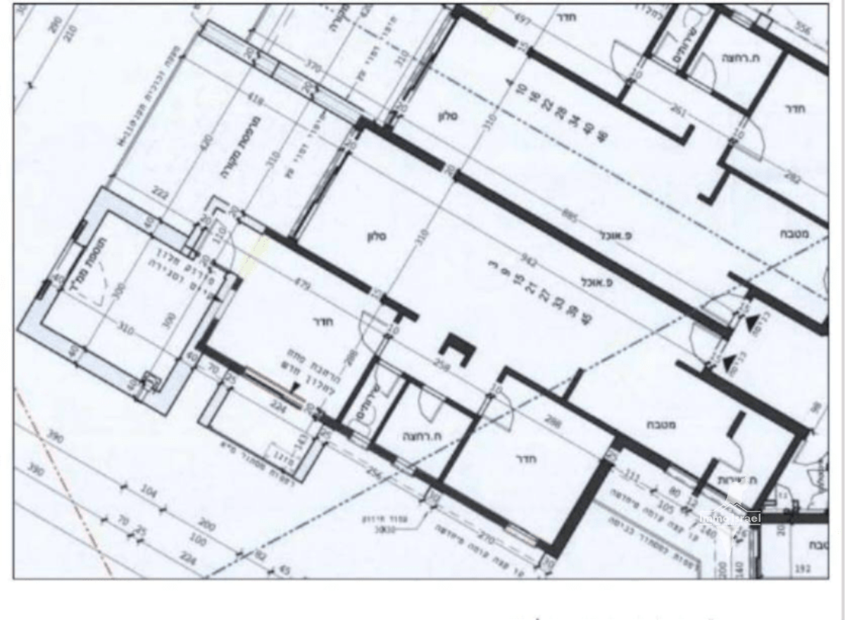 3.5-Room Apartment for Sale on Shalom Ash Street, Tel Aviv