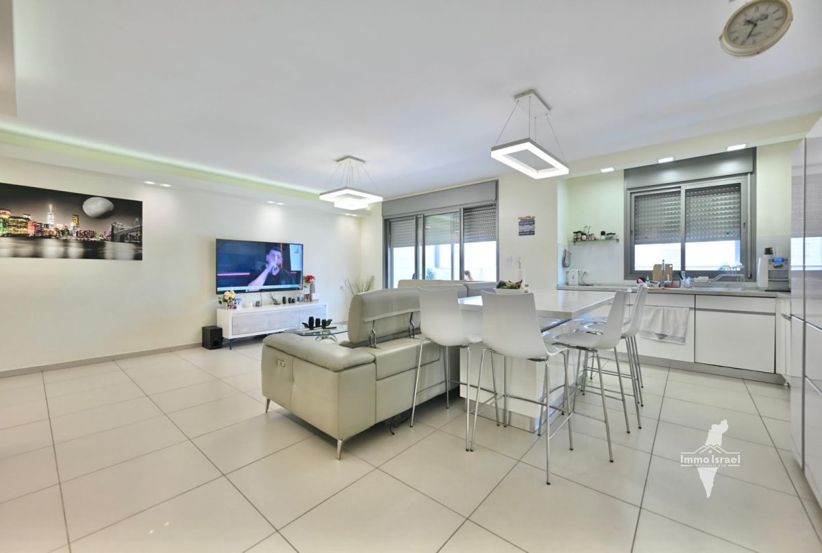 4-Room Apartment for Sale on Mivtsa Moshe Street, Rishon LeTsiyon