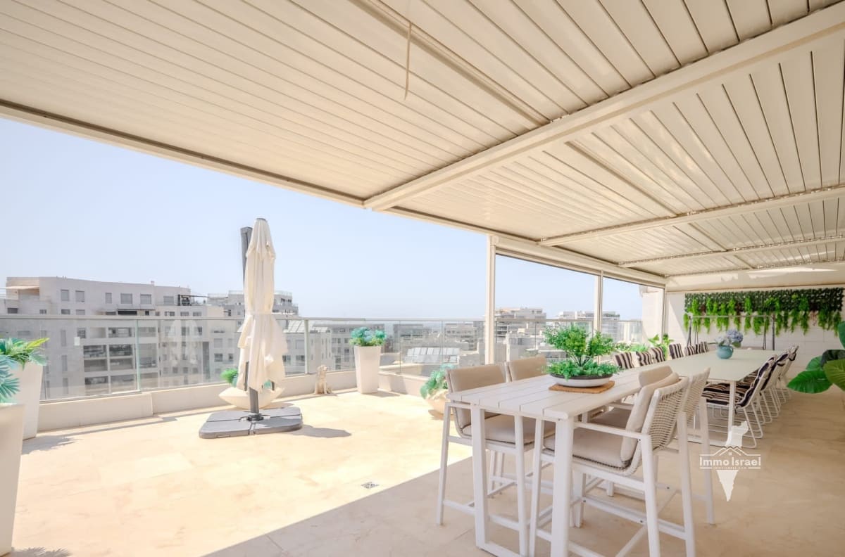 4-room mini penthouse for sale on Sderot Levi Eshkol, Tel Aviv