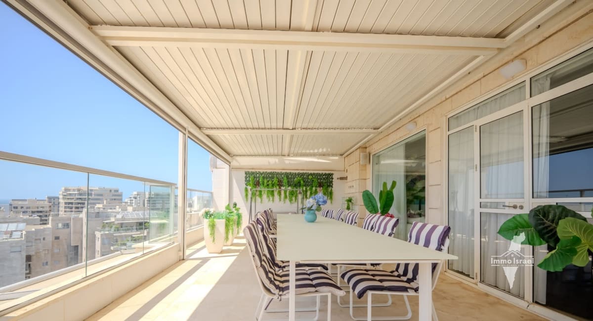 4-room mini penthouse for sale on Sderot Levi Eshkol, Tel Aviv