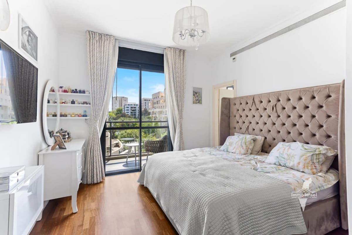 5-room apartment for sale on Dultsin Street, Tel Aviv