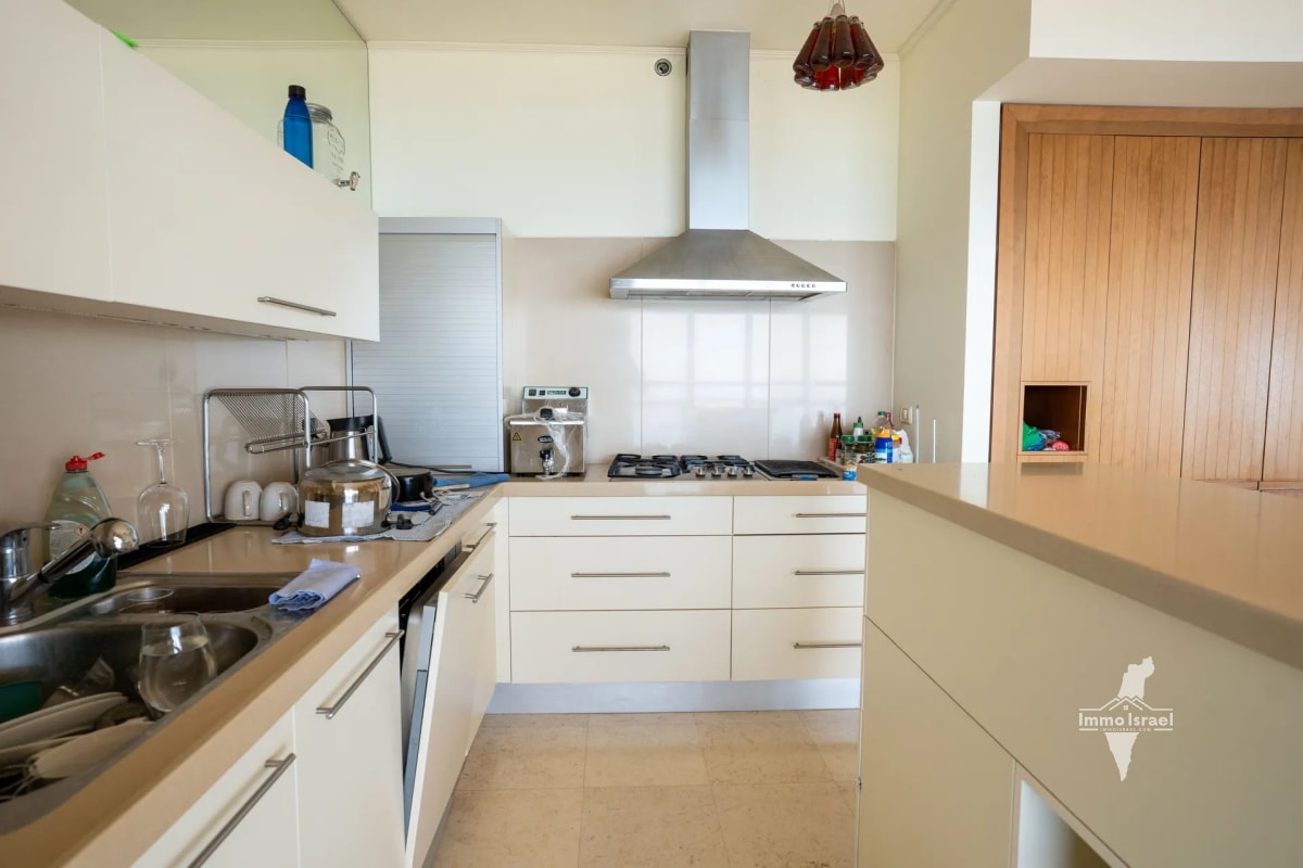 5-room apartment for sale on Pierre Koenig Street, Netanya