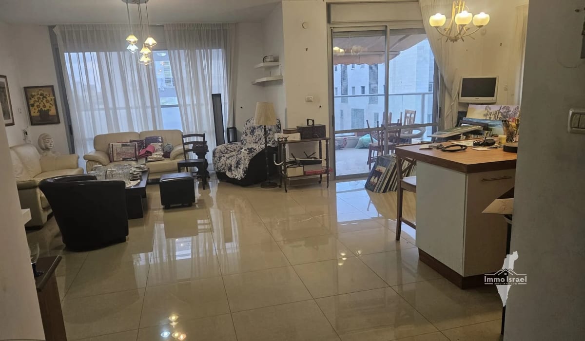 5-room apartment for sale on Yehuda ha-Nasi Street, Netanya