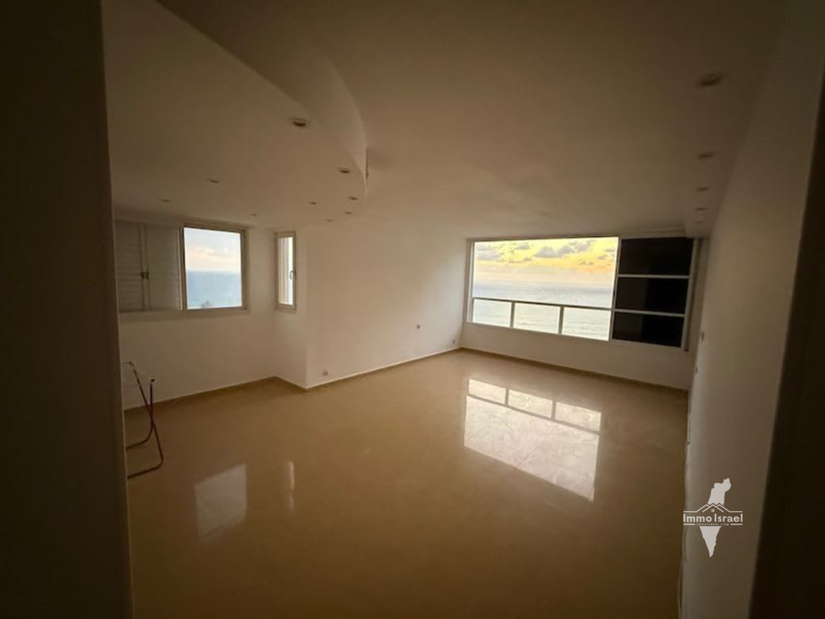 4-room apartment for sale on Ha-Ma'apilim Street, Netanya