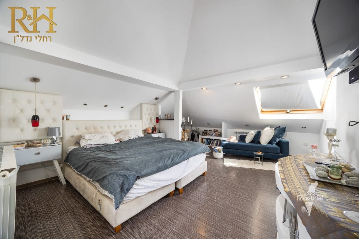 קוטג' 8 חדרים למכירה ברחוב הרימון, גבעת זאב