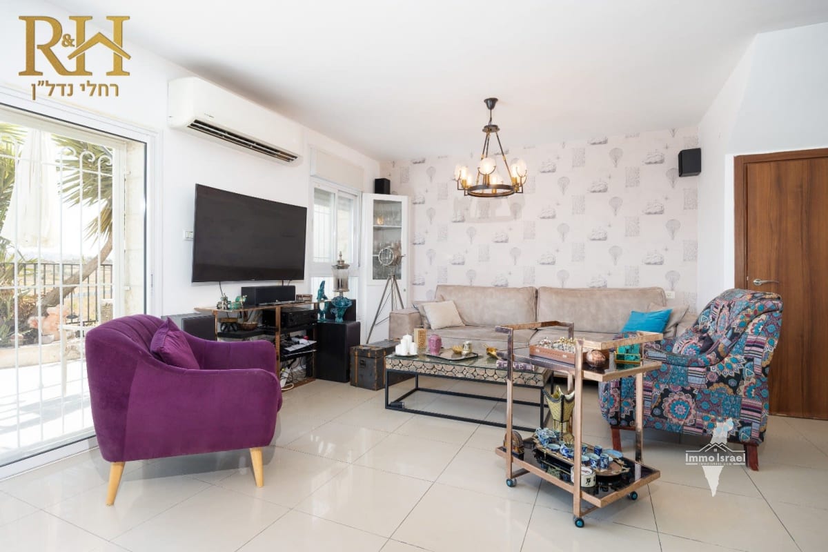 קוטג' 8 חדרים למכירה ברחוב הרימון, גבעת זאב