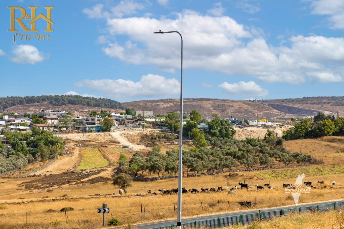 קוטג' 8 חדרים למכירה ברחוב הרימון, גבעת זאב