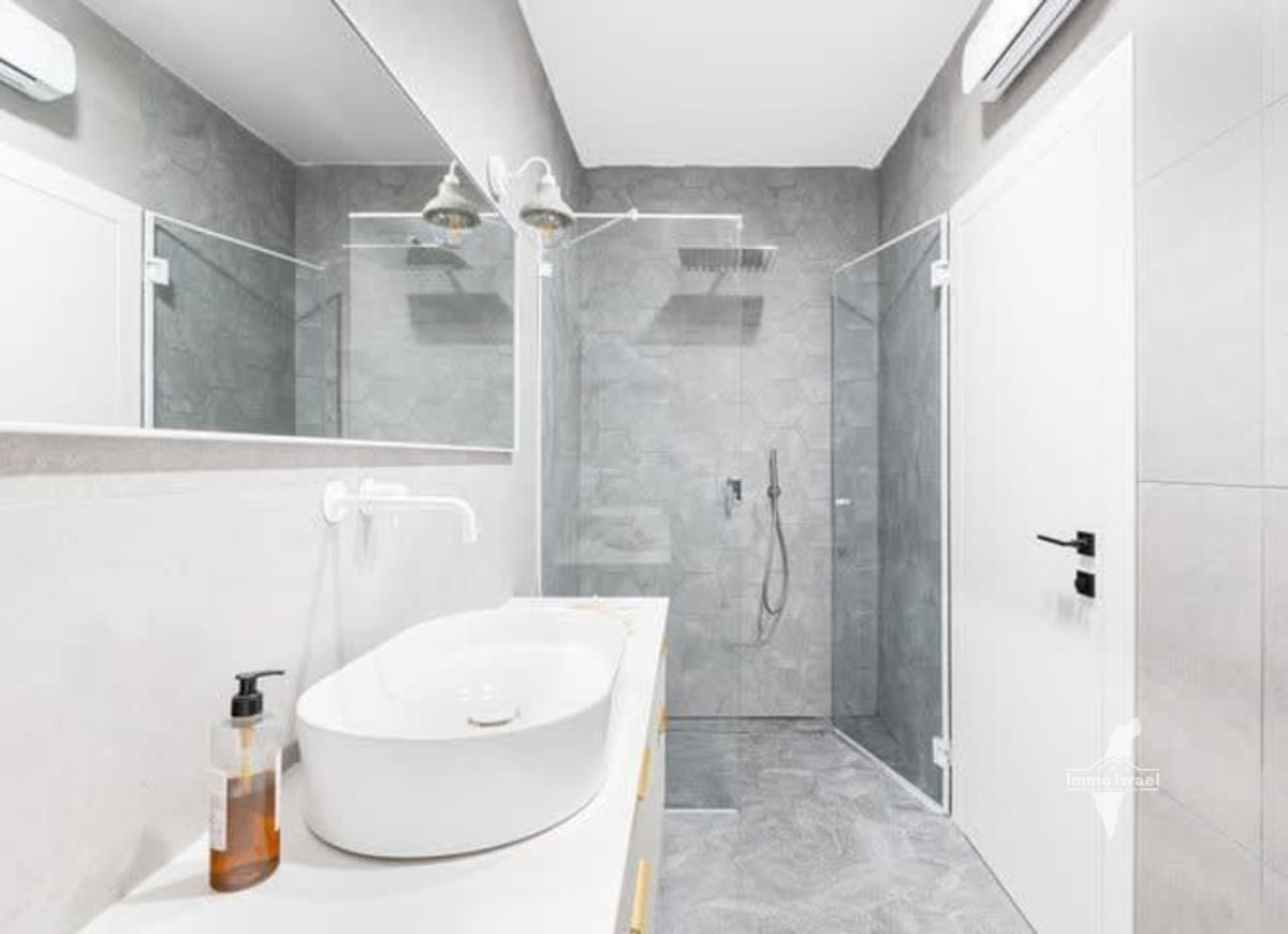 6-room penthouse for sale on Shulamit Aloni Street, Rishon LeTsiyon