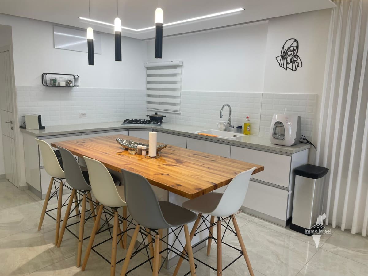 4-room apartment for sale on Jabotinsky Street, Bat Yam