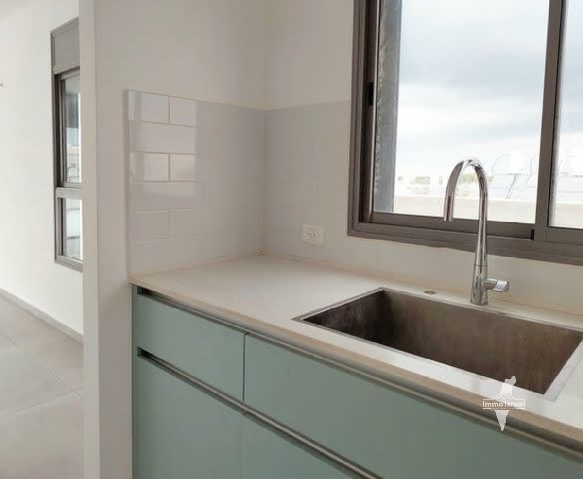 4-room penthouse for sale on Ha-Galil Street, Ra'anana