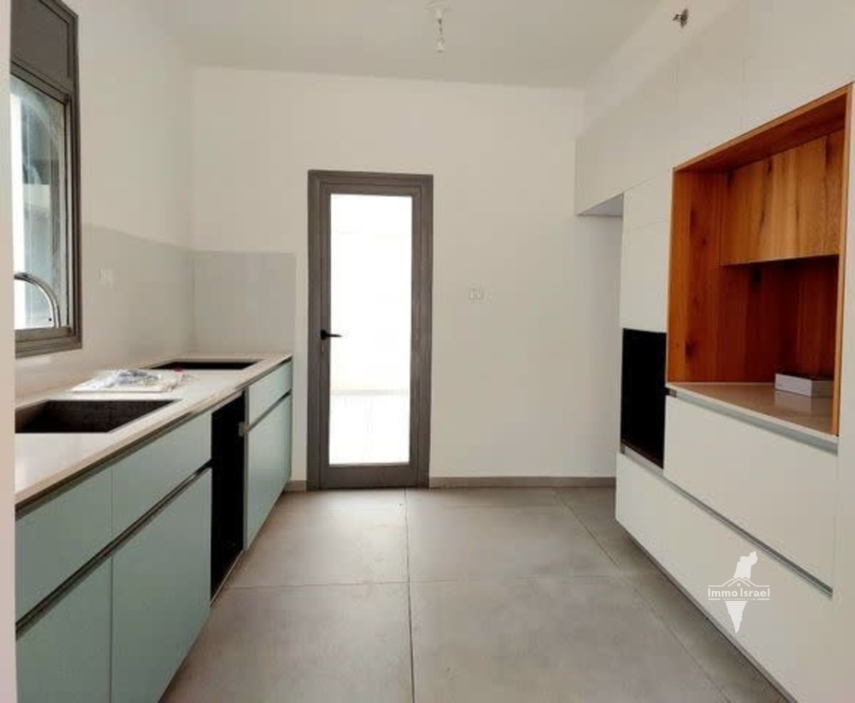 4-room penthouse for sale on Ha-Galil Street, Ra'anana