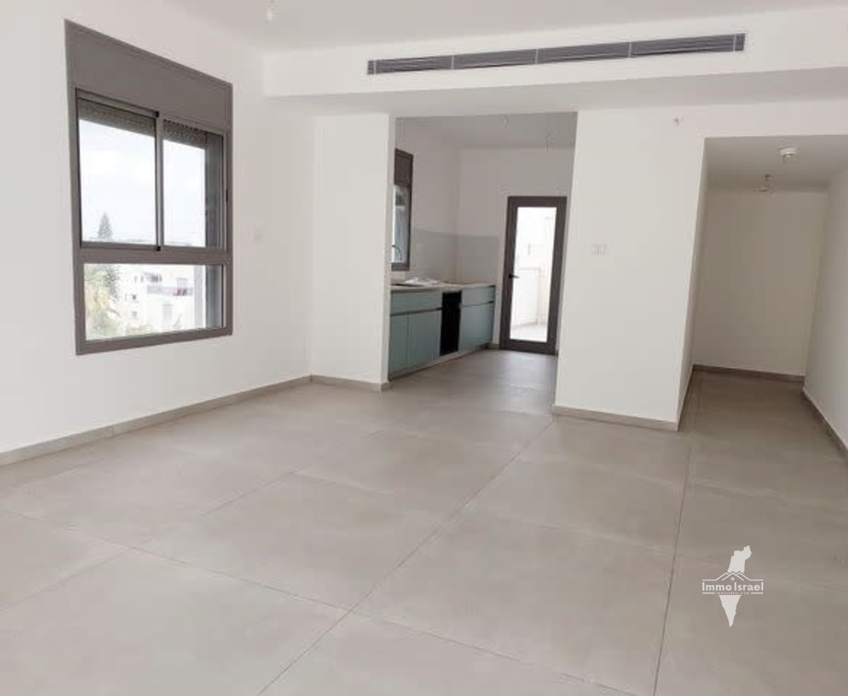 4-room penthouse for sale on Ha-Galil Street, Ra'anana