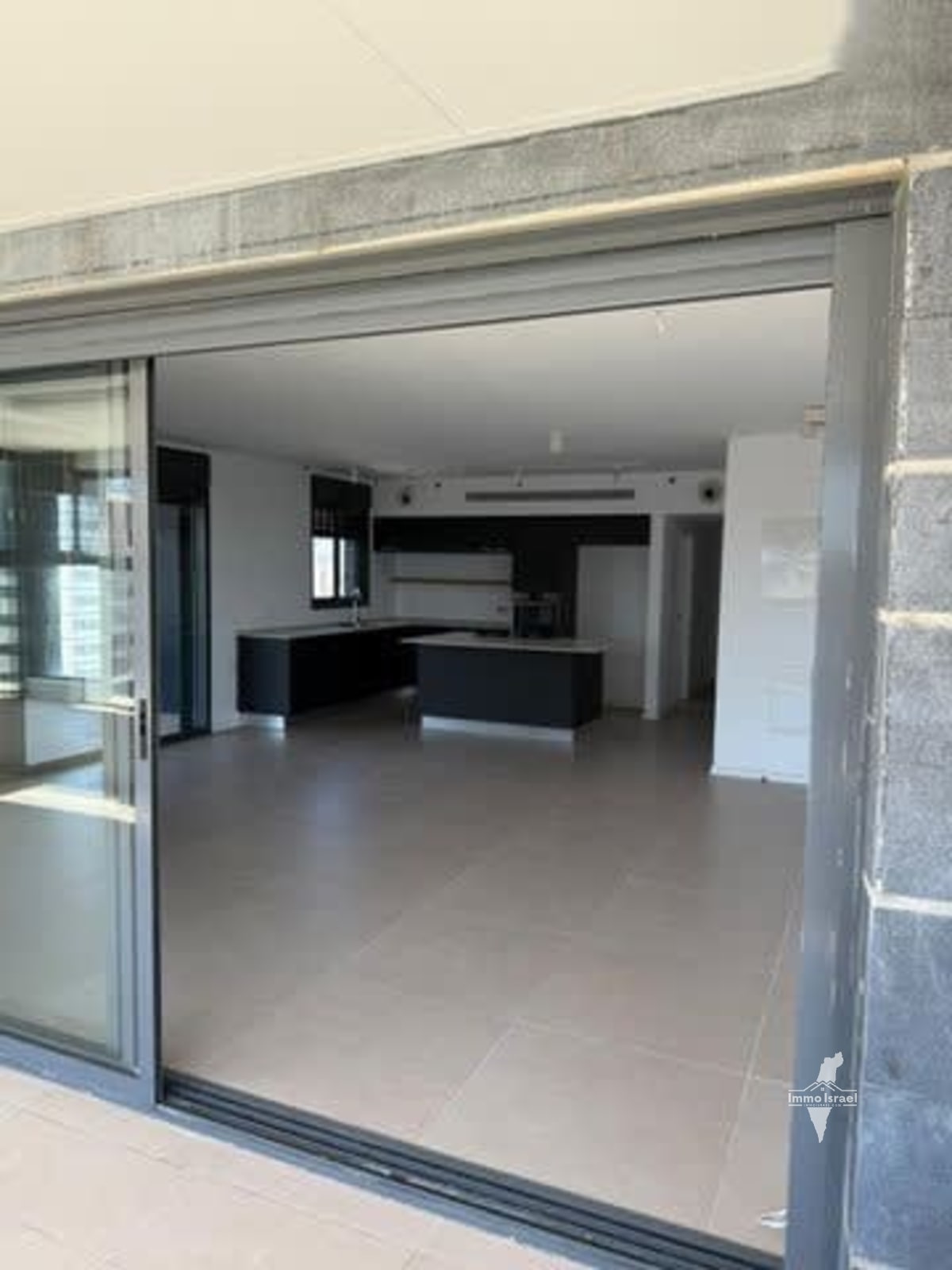 5-room mini penthouse for sale in Ganei Tikva