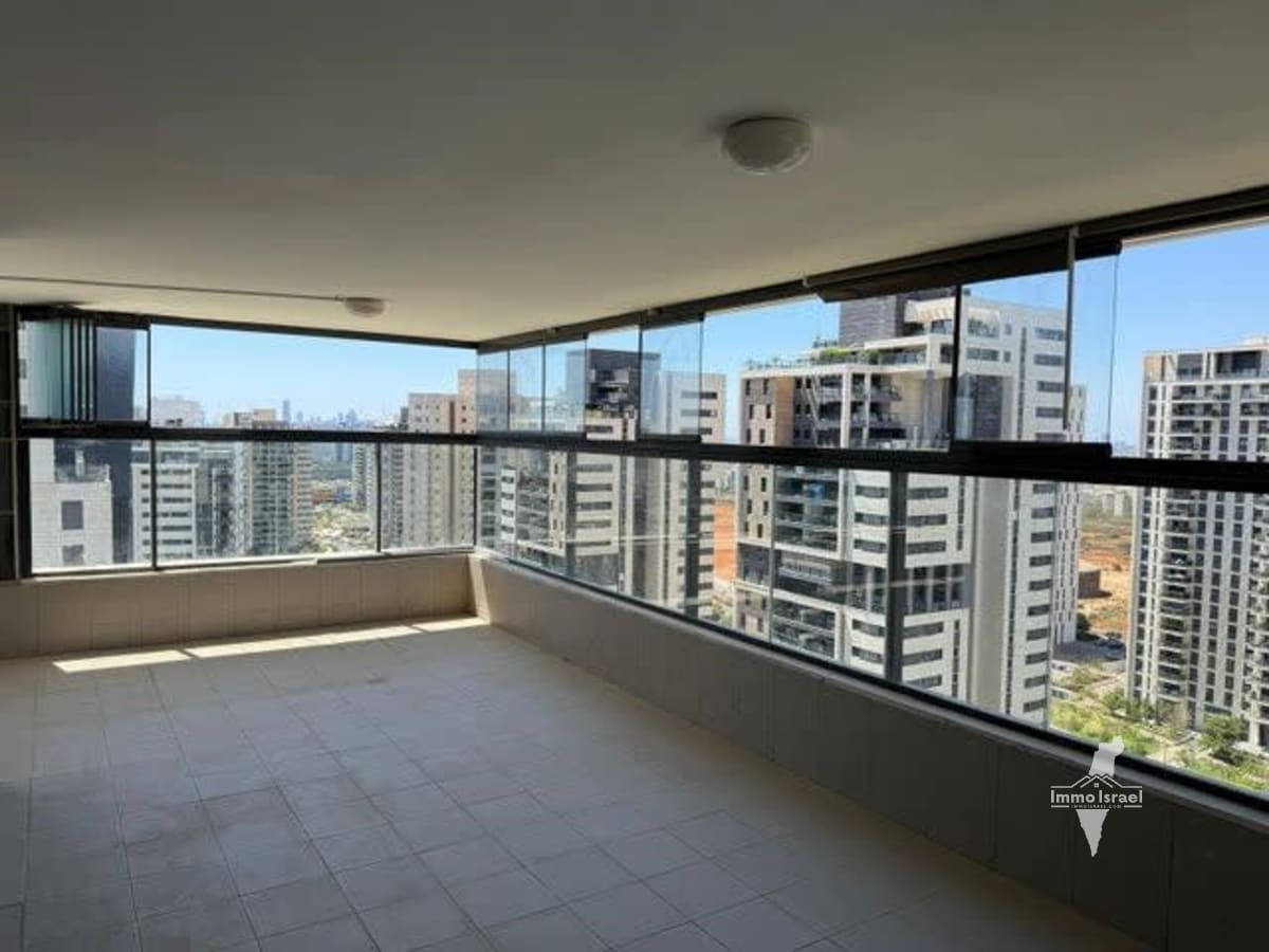 5-room mini penthouse for sale in Ganei Tikva