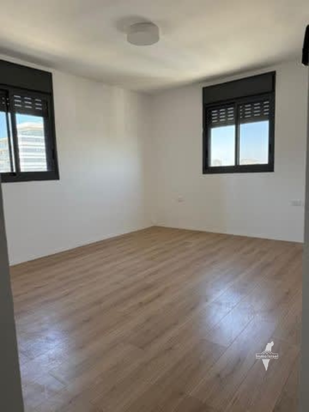 5-room mini penthouse for sale in Ganei Tikva