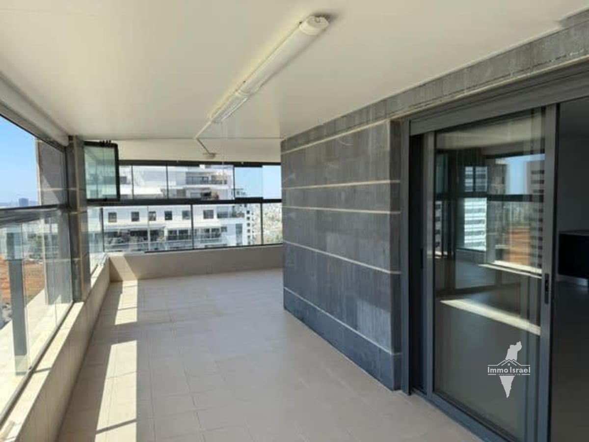 5-room mini penthouse for sale in Ganei Tikva