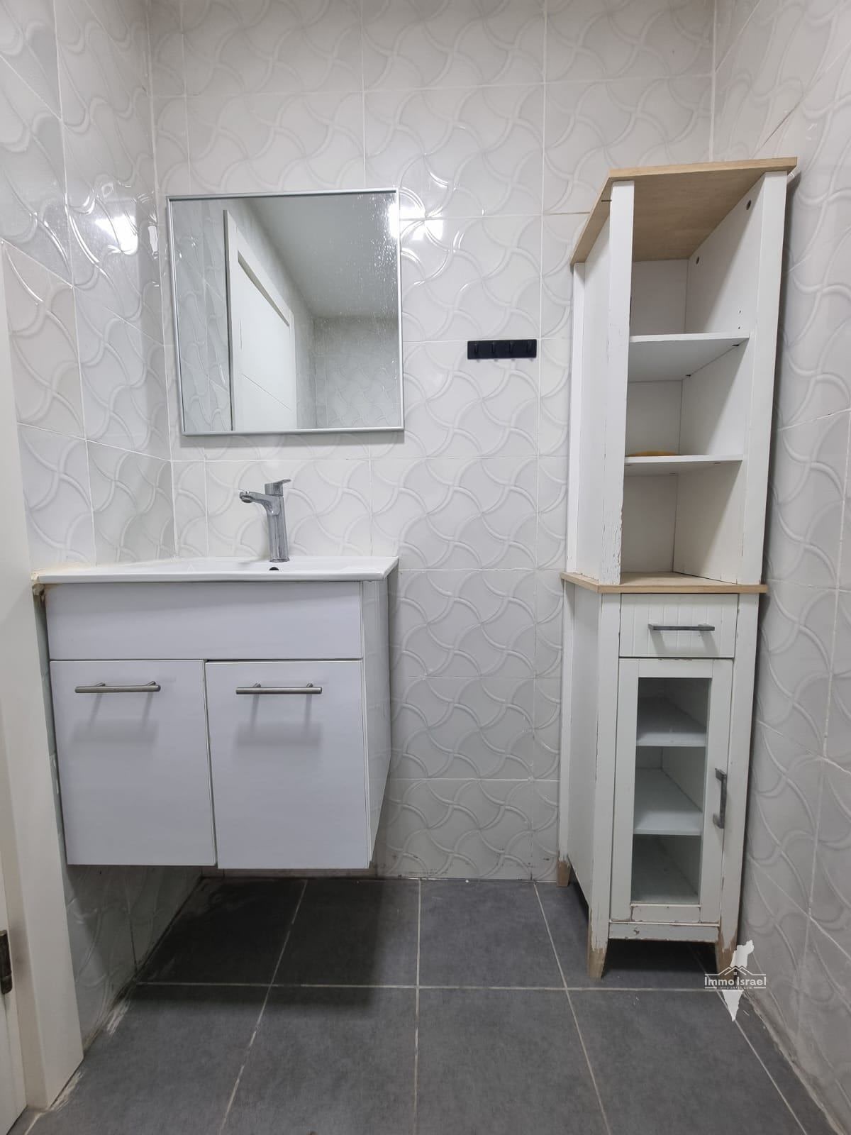 2-room housing unit for rent on Mish'ol HaNevatim Street, Be'er Sheva