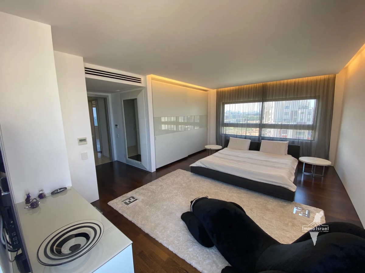 5-room duplex penthouse for sale on Mikha'el Ne'eman Street, Tel Aviv