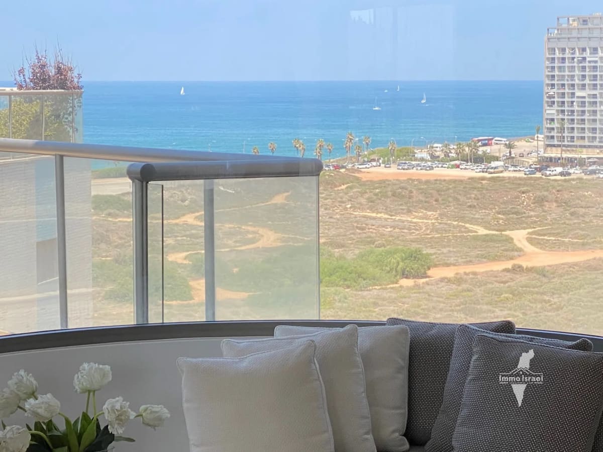 5-room duplex penthouse for sale on Mikha'el Ne'eman Street, Tel Aviv