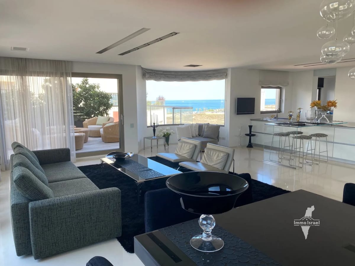 5-room duplex penthouse for sale on Mikha'el Ne'eman Street, Tel Aviv