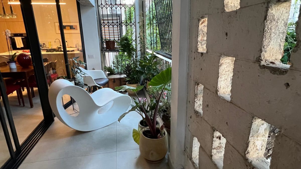 5-room apartment for sale on J. L. Gordon Street, Tel Aviv
