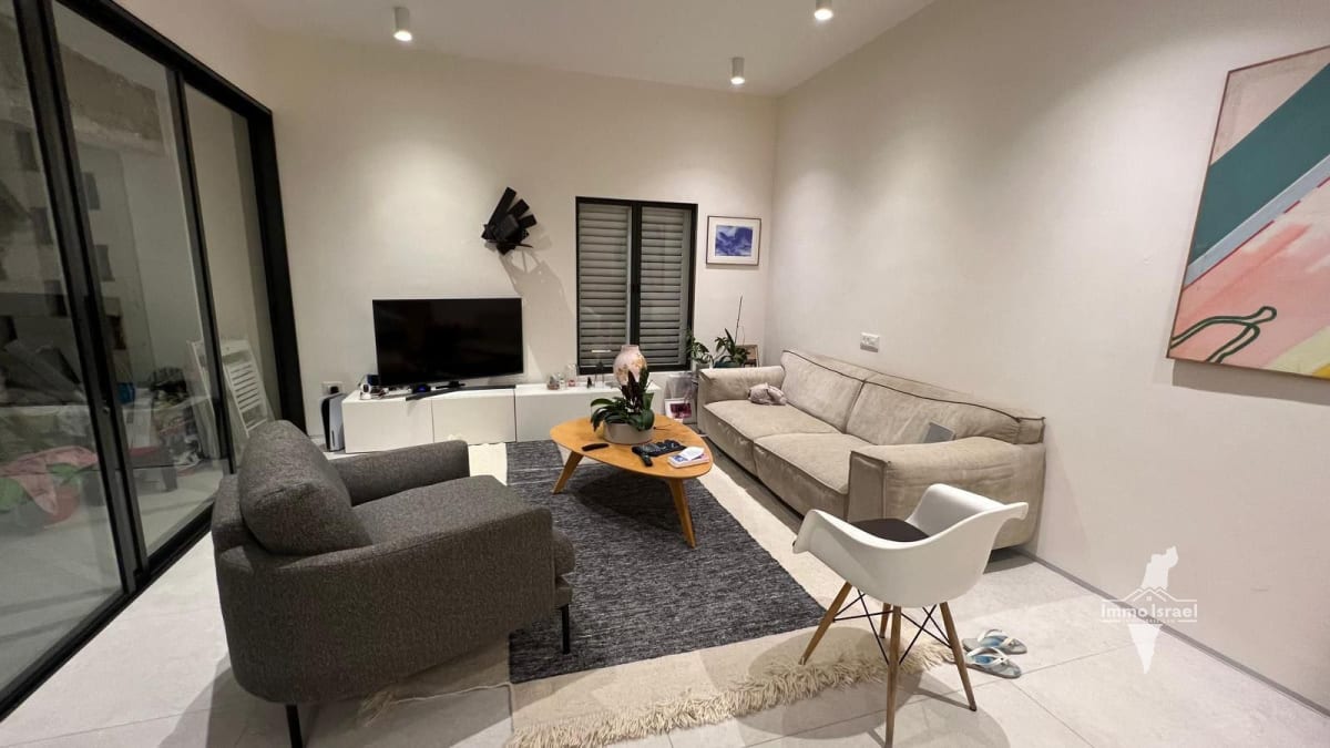 5-room apartment for sale on J. L. Gordon Street, Tel Aviv
