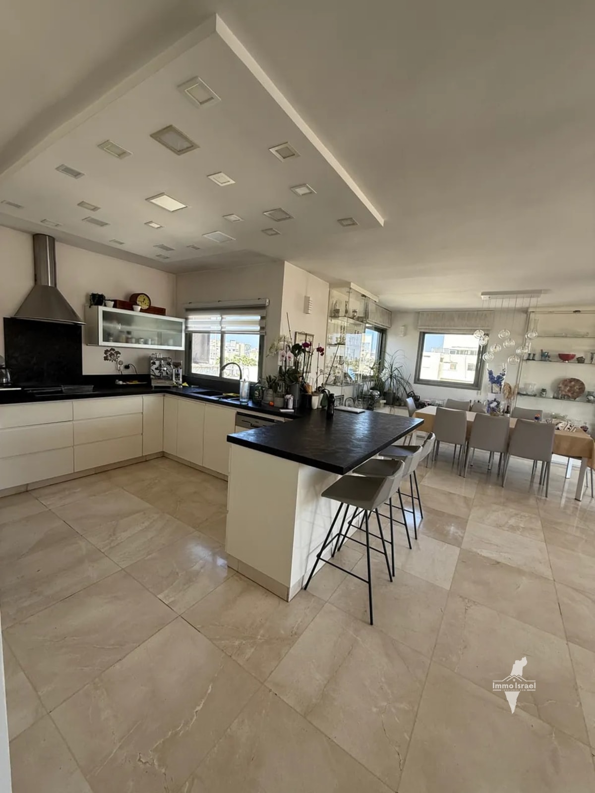 5-room penthouse for sale on Ja'aqov Efter Street, Tel Aviv
