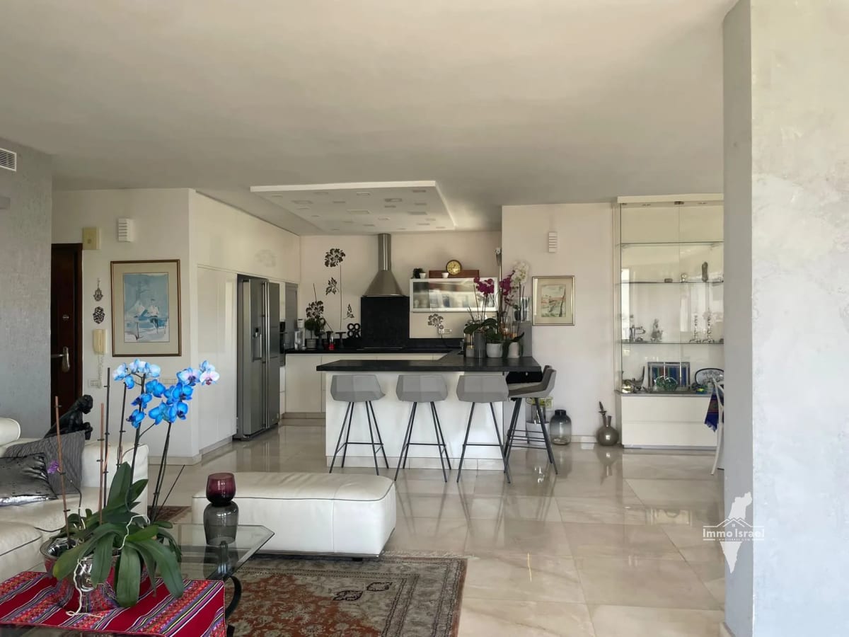 5-room penthouse for sale on Ja'aqov Efter Street, Tel Aviv