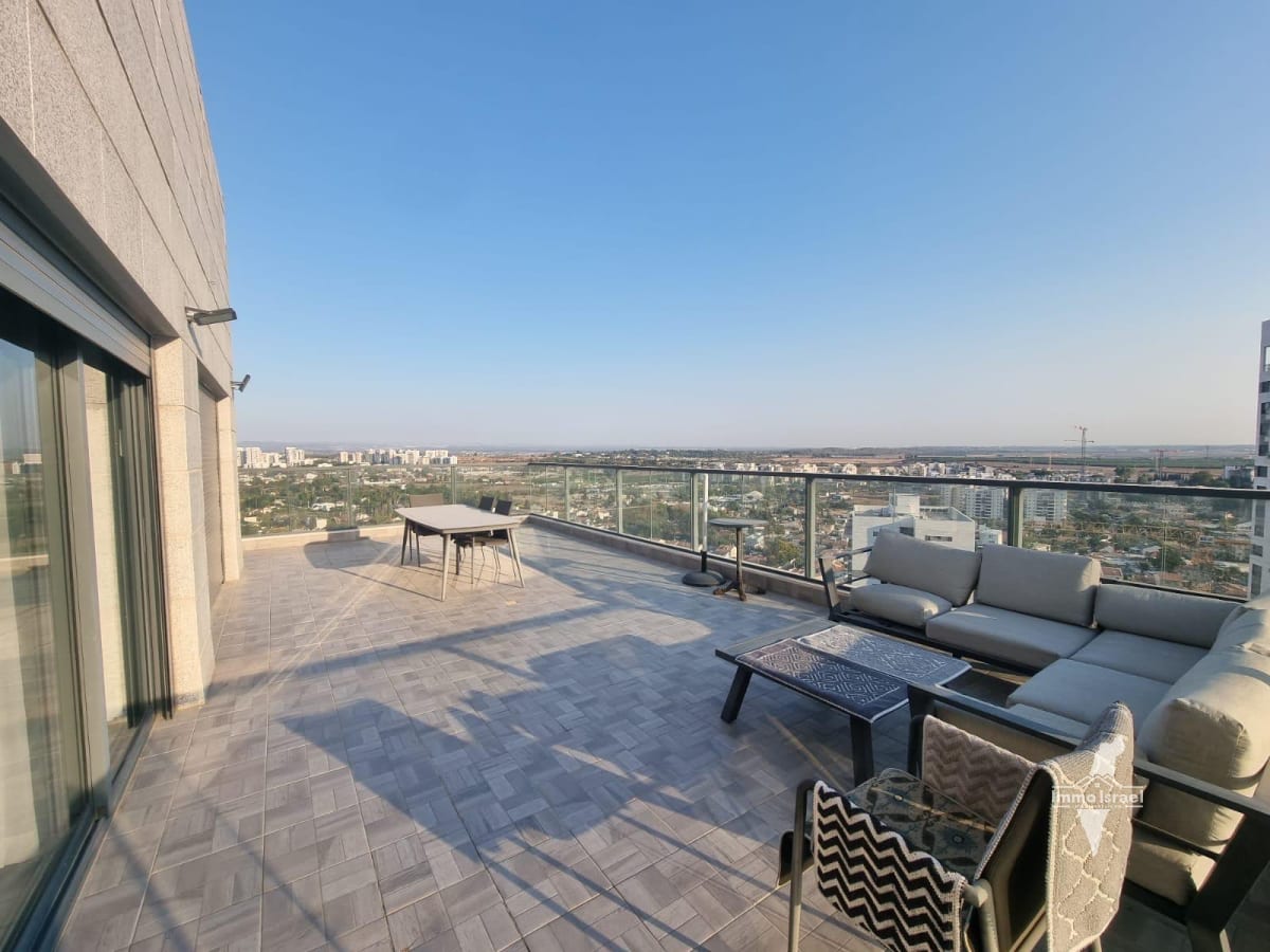 5-room penthouse for sale on Ya'akov Tamari Street, Rehovot