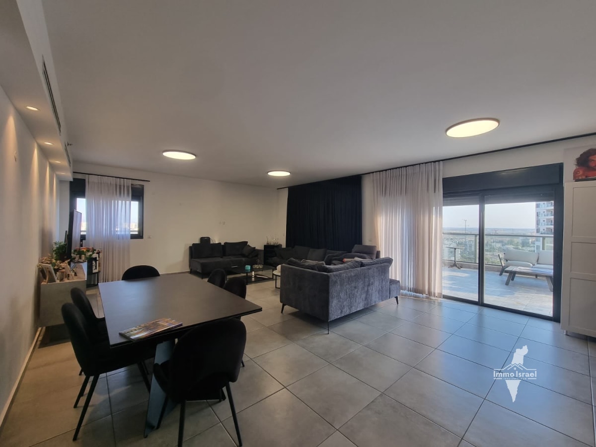 5-room penthouse for sale on Ya'akov Tamari Street, Rehovot