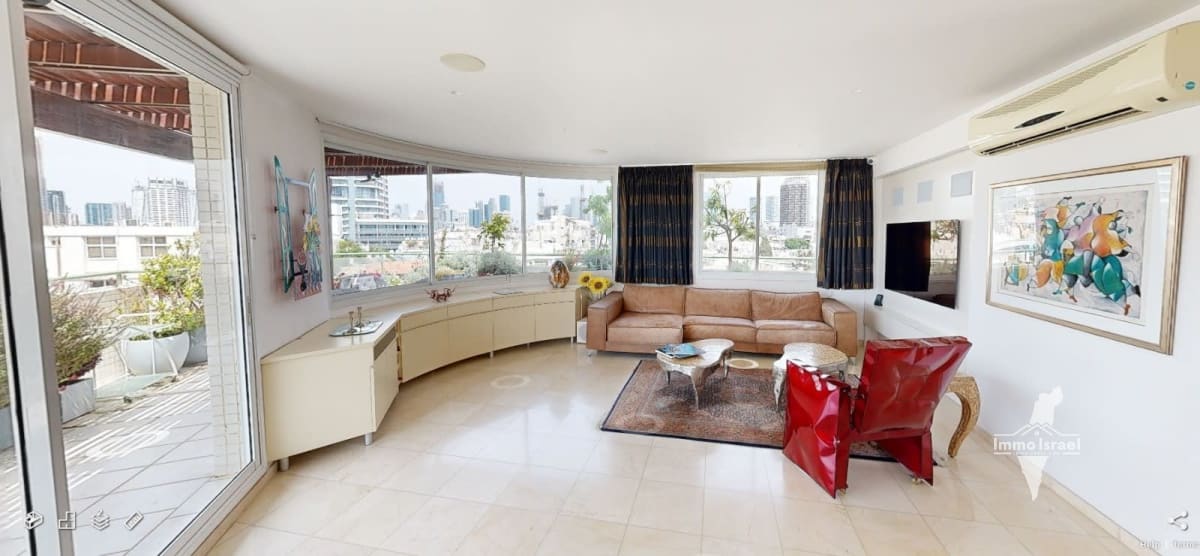 4-room duplex for sale on Mendele Mokher Sfarim Street, Tel Aviv