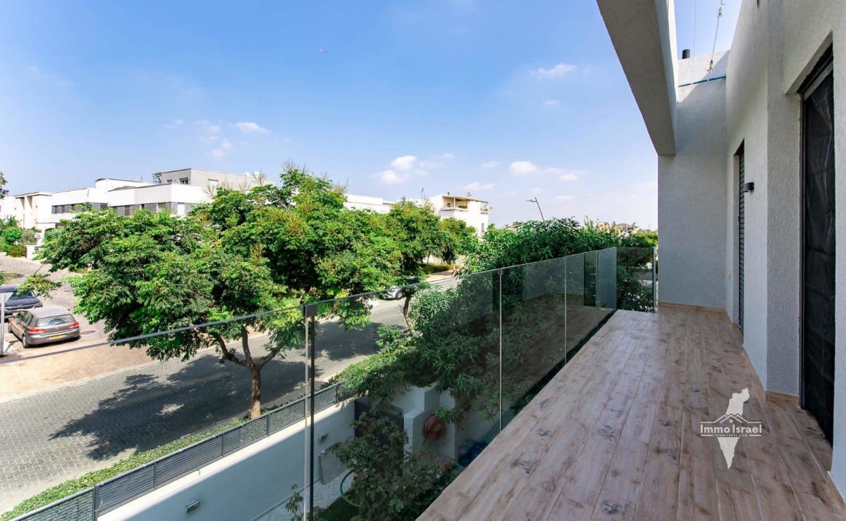 8-room cottage for sale on Elimelech Tsamir Street, Rishon LeZion