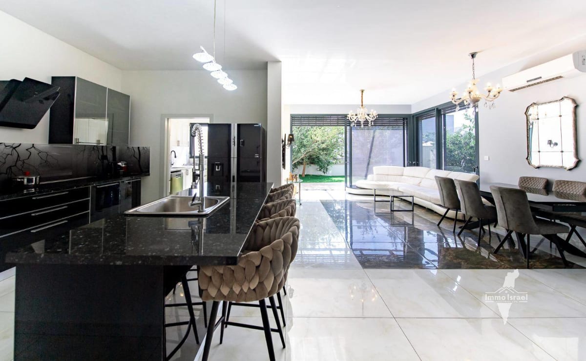 8-room cottage for sale on Elimelech Tsamir Street, Rishon LeZion