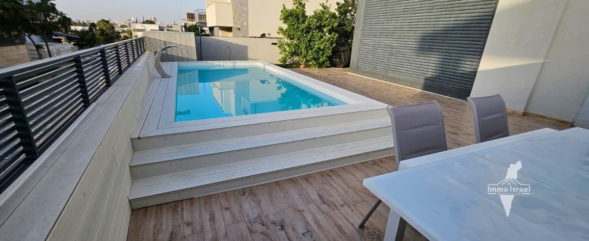 8-room cottage for sale on Elimelech Tsamir Street, Rishon LeZion